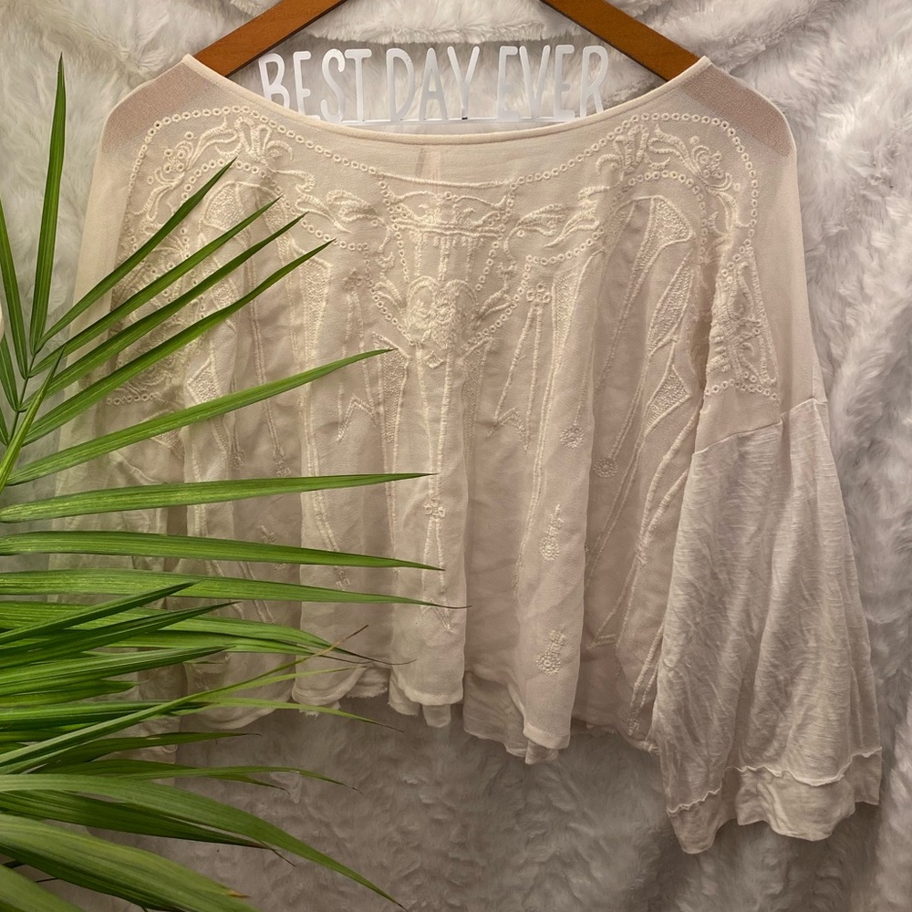 FREE PEOPLE• white embroidered crop blouse